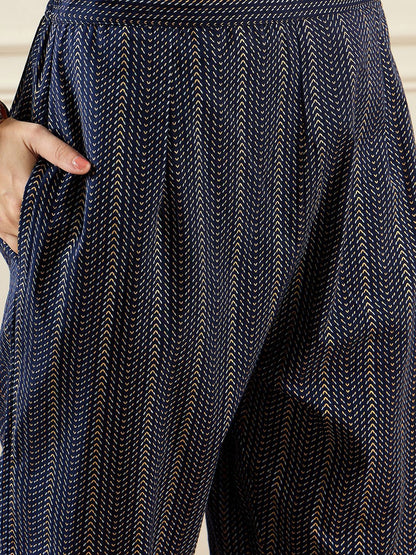 Dhiyona IE Geometric Printed V-Neck Pure Cotton Straight Kurta With Trousers