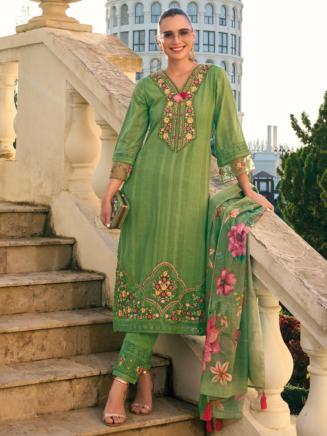 Dhiyona IE Floral Embroidered Thread Work Pure Cotton Kurta with Trousers & With Dupatta