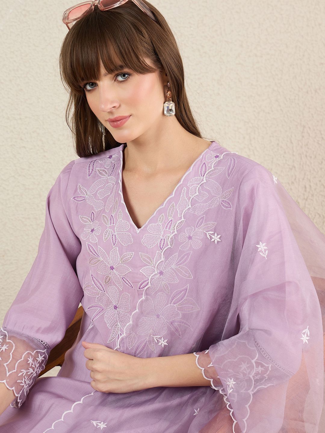 Women Floral Embroidered Regular Thread Work Kurta with Trousers & Dupatta