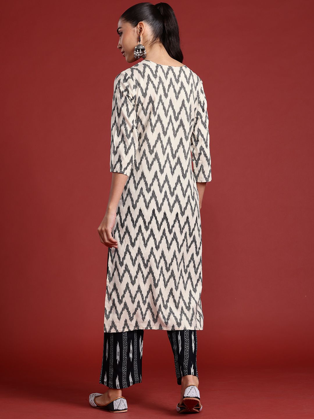 Dhiyona IE Printed Tie-Up Neck Mirror Work Kurta With Trousers