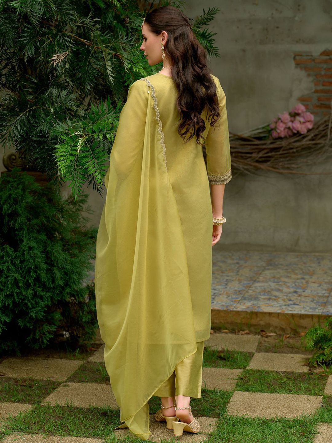 Ethnic Motifs Embroidered Zari Kurta with Trousers & Dupatta