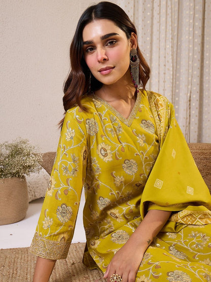 Women Floral Printed Kurta with Trousers & Dupatta