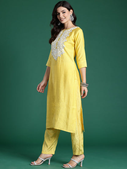 Dhiyona IE Ethnic Motifs Embroidered Thread Work Kurta with Trousers