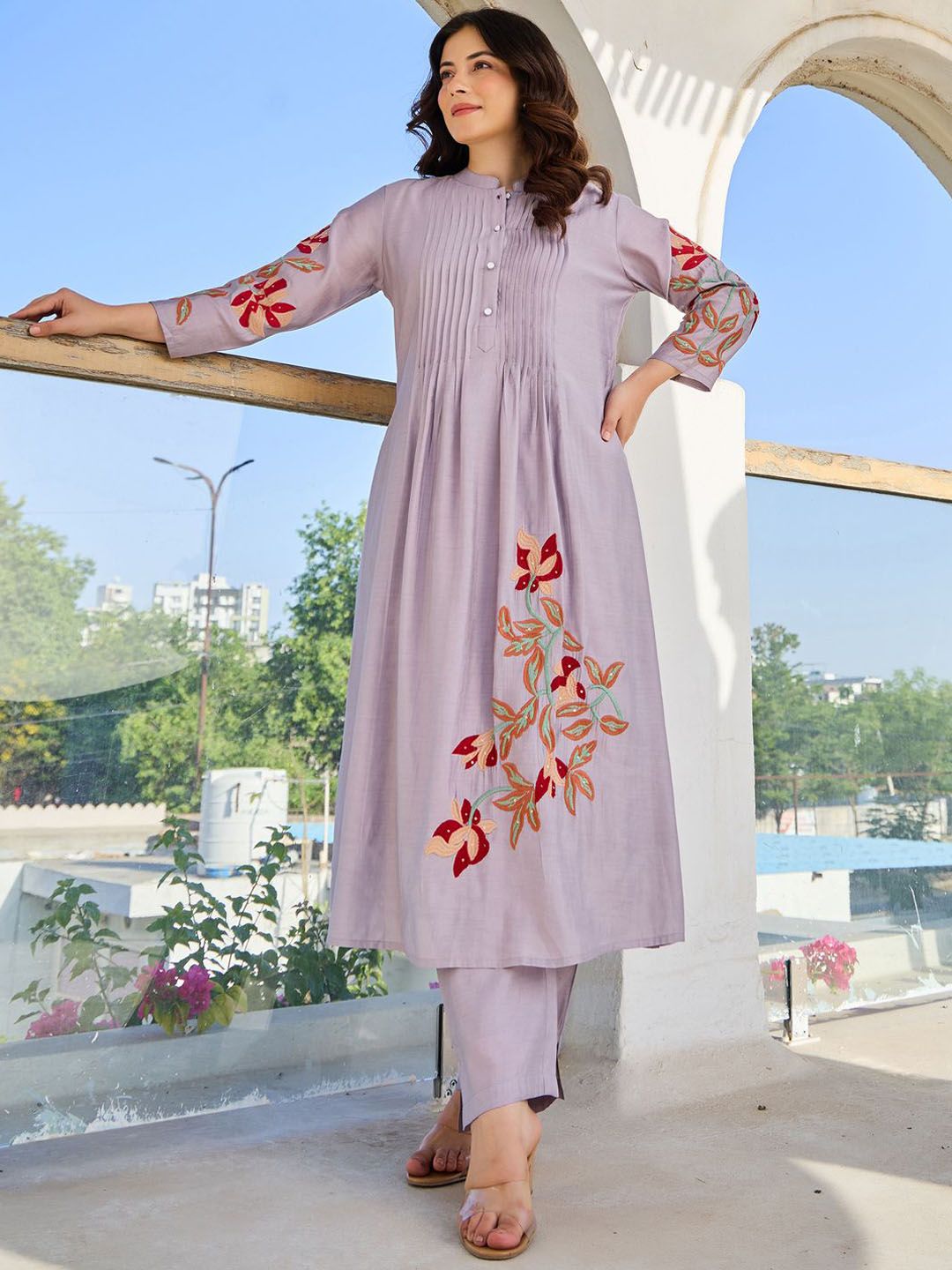 Women Floral Embroidered Thread Work Pure Cotton Kurta with Trousers