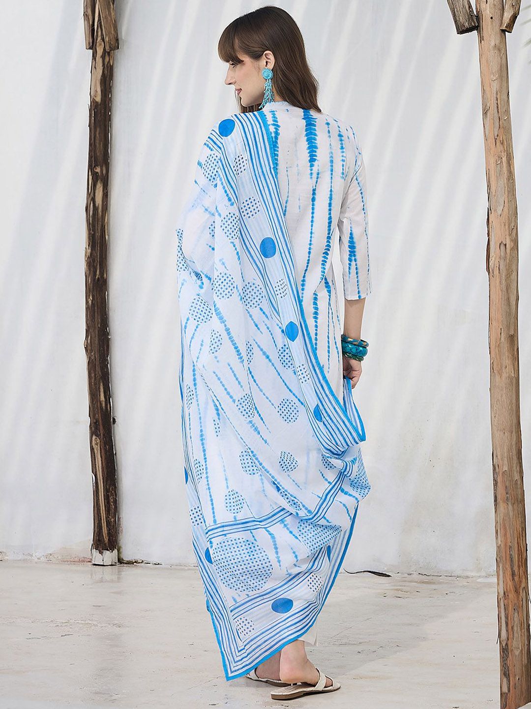 Women Geometric Dyed Cotton Kurta with Trouser & Dupatta