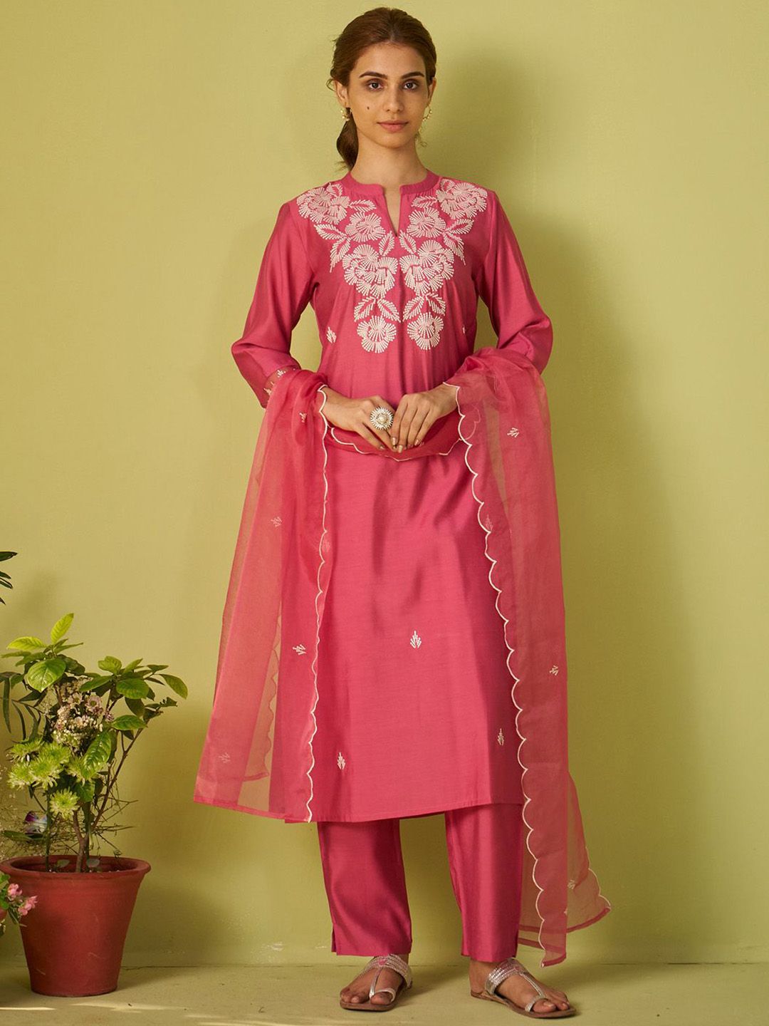 Dhiyona IE Women Floral Embroidered Kurta with Trousers & Dupatta