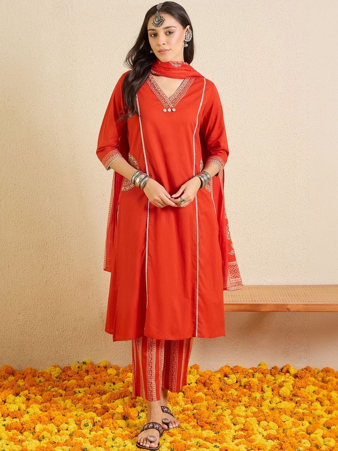 Dhiyona IE Women Ethnic Motifs Regular Thread Work Pure Cotton Kurta with Trousers & With Dupatta