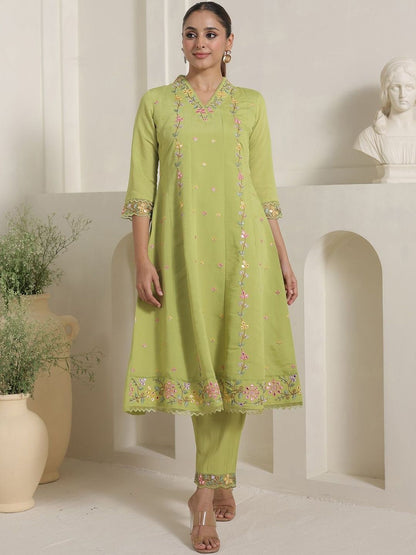 Women Floral Embroidered Thread Work Kurta And Palazoos With Dupatta
