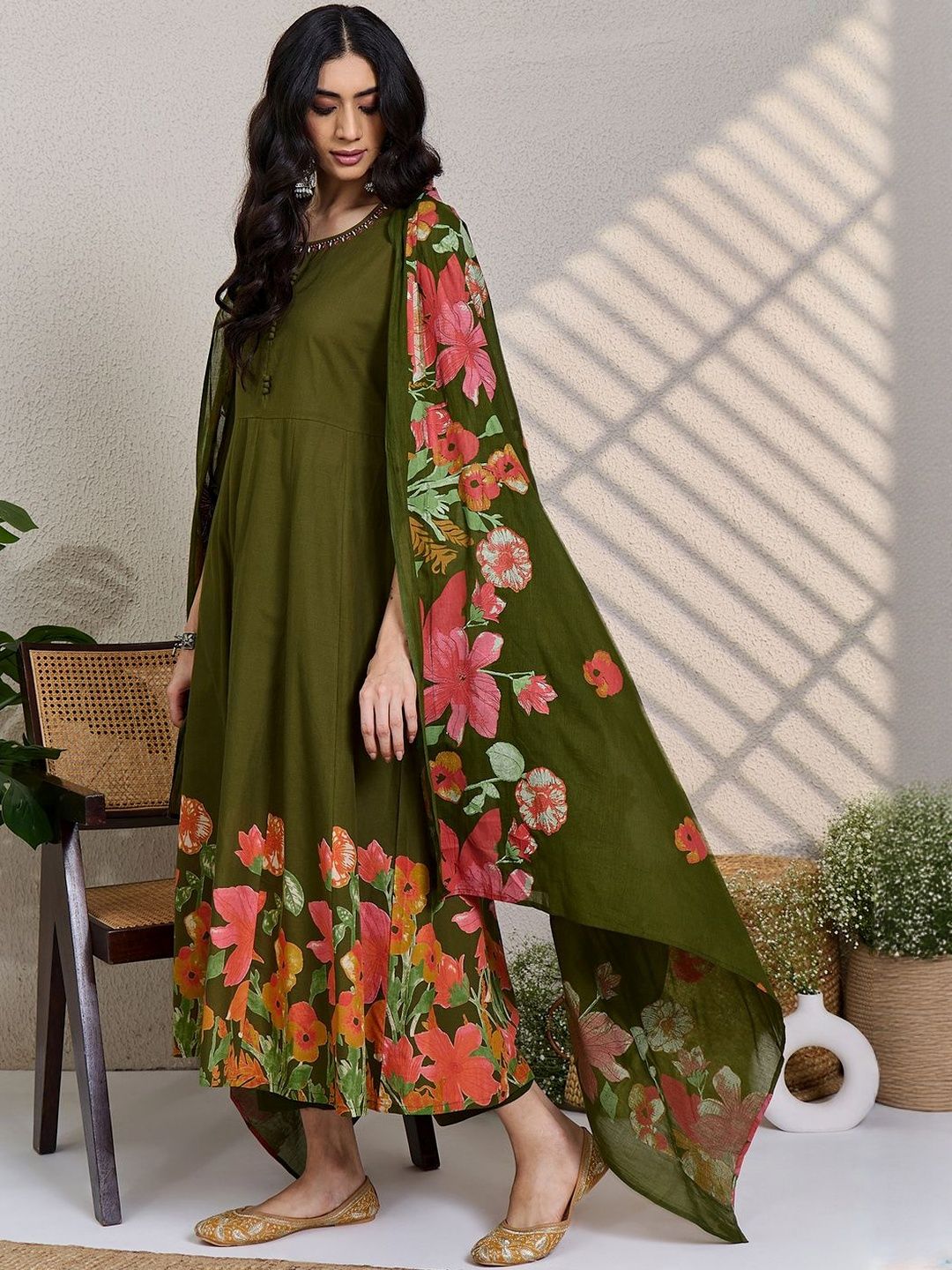 Women Floral Printed Panelled Beads and Stones Pure Cotton Kurta with Trousers & With Dupatta