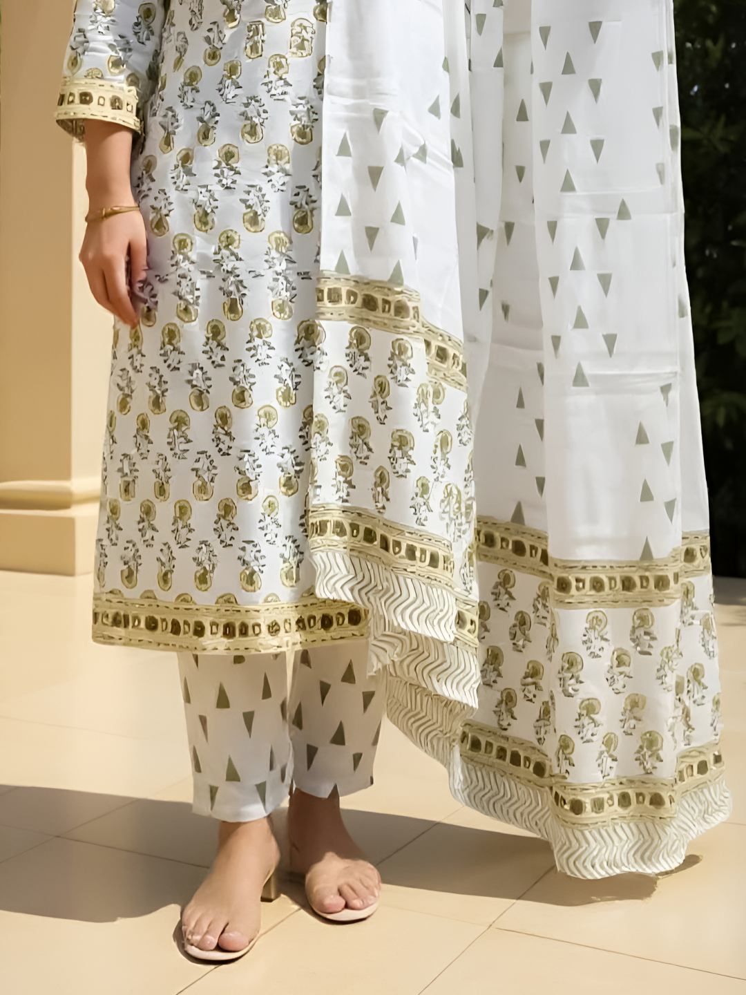 Women Ethnic Motifs Printed Cotton Kurta with Trousers & Dupatta