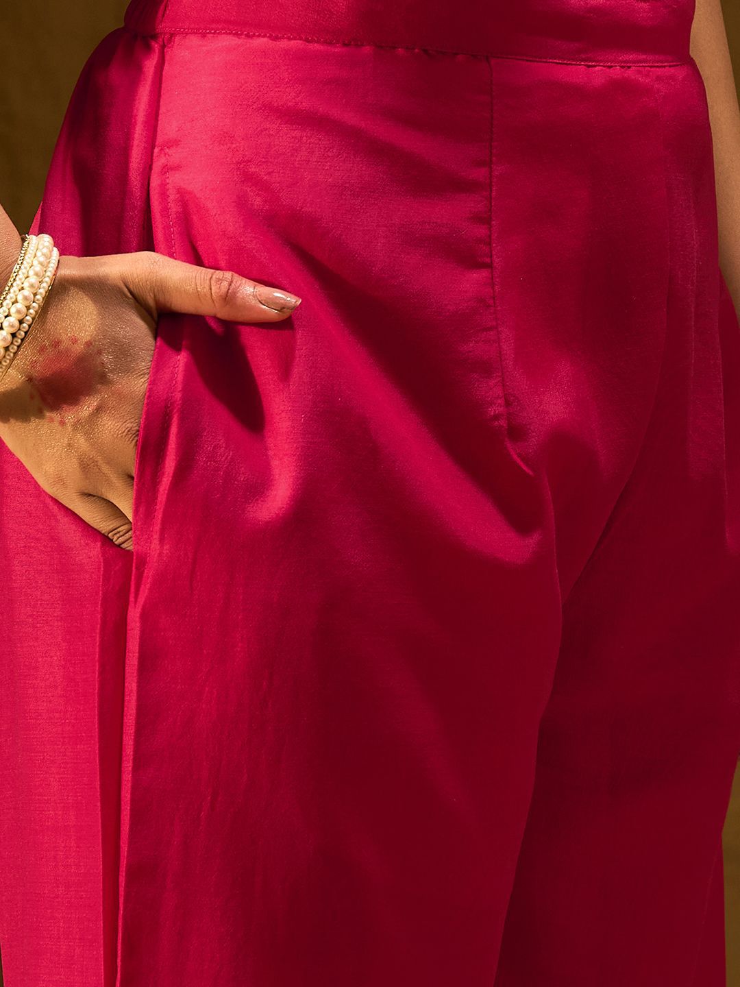 Dhiyona IE Floral Embroidered V-Neck Thread Work Straight Kurta with Trousers & Dupatta