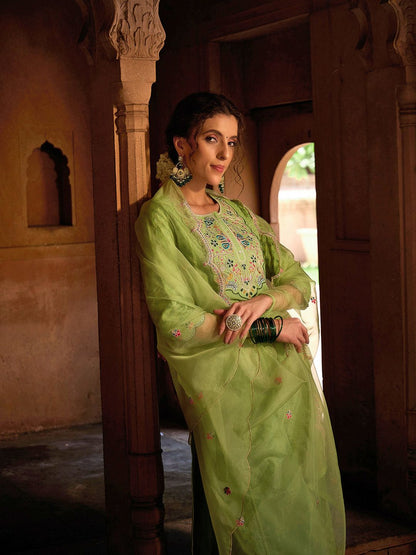 Dhiyona CH Women Floral Embroidered Kurta with Trousers & Dupatta