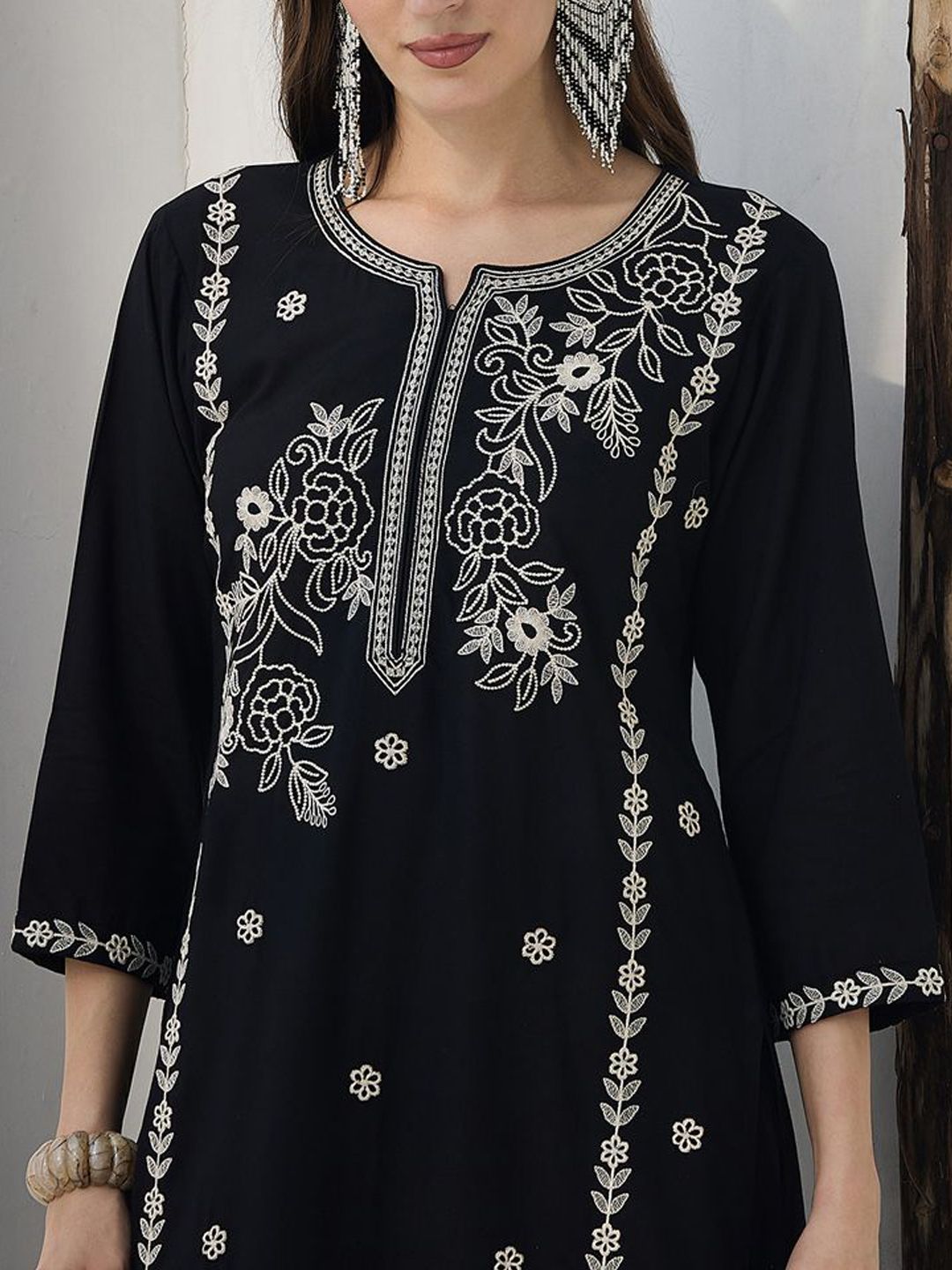 Floral Embroidered Regular Thread Work Kurta With Trousers