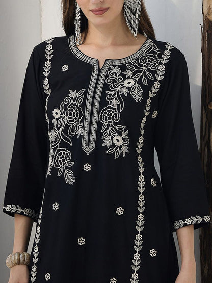 Floral Embroidered Regular Thread Work Kurta With Trousers
