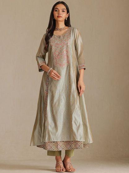 Dhiyona SO Women's Floral Embroidered Yoke & Border Notch Neck Thread Work Kurta With Trousers & Dupatta