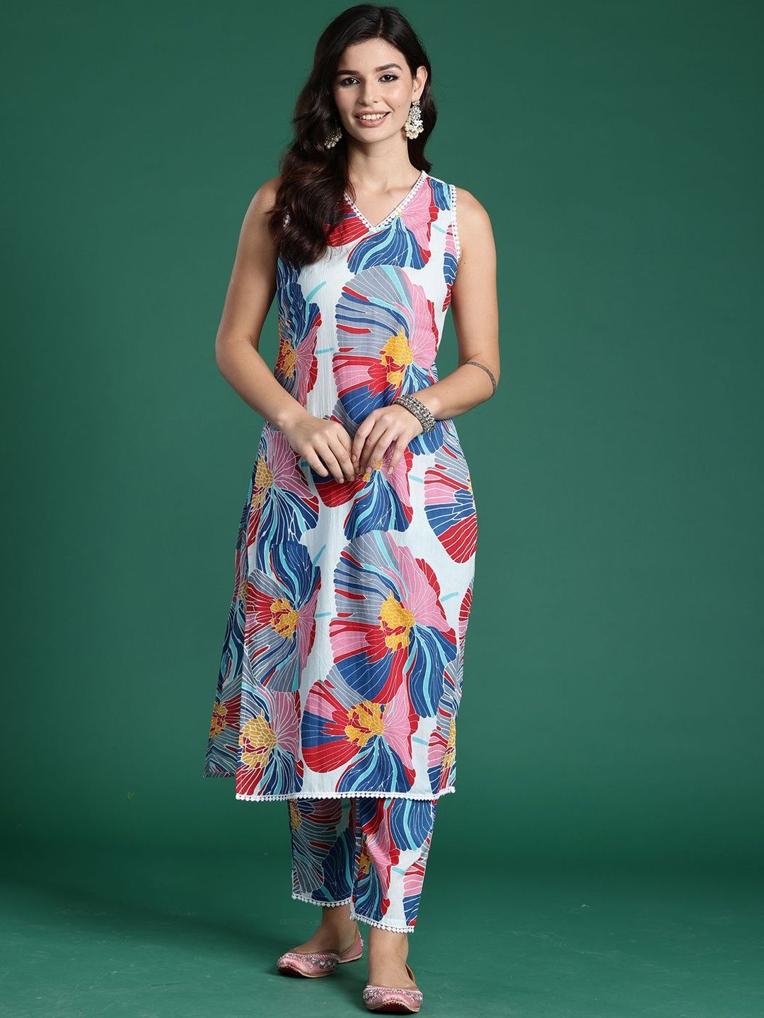 Dhiyona IE Women Floral Printed Cotton Kurta with Trousers