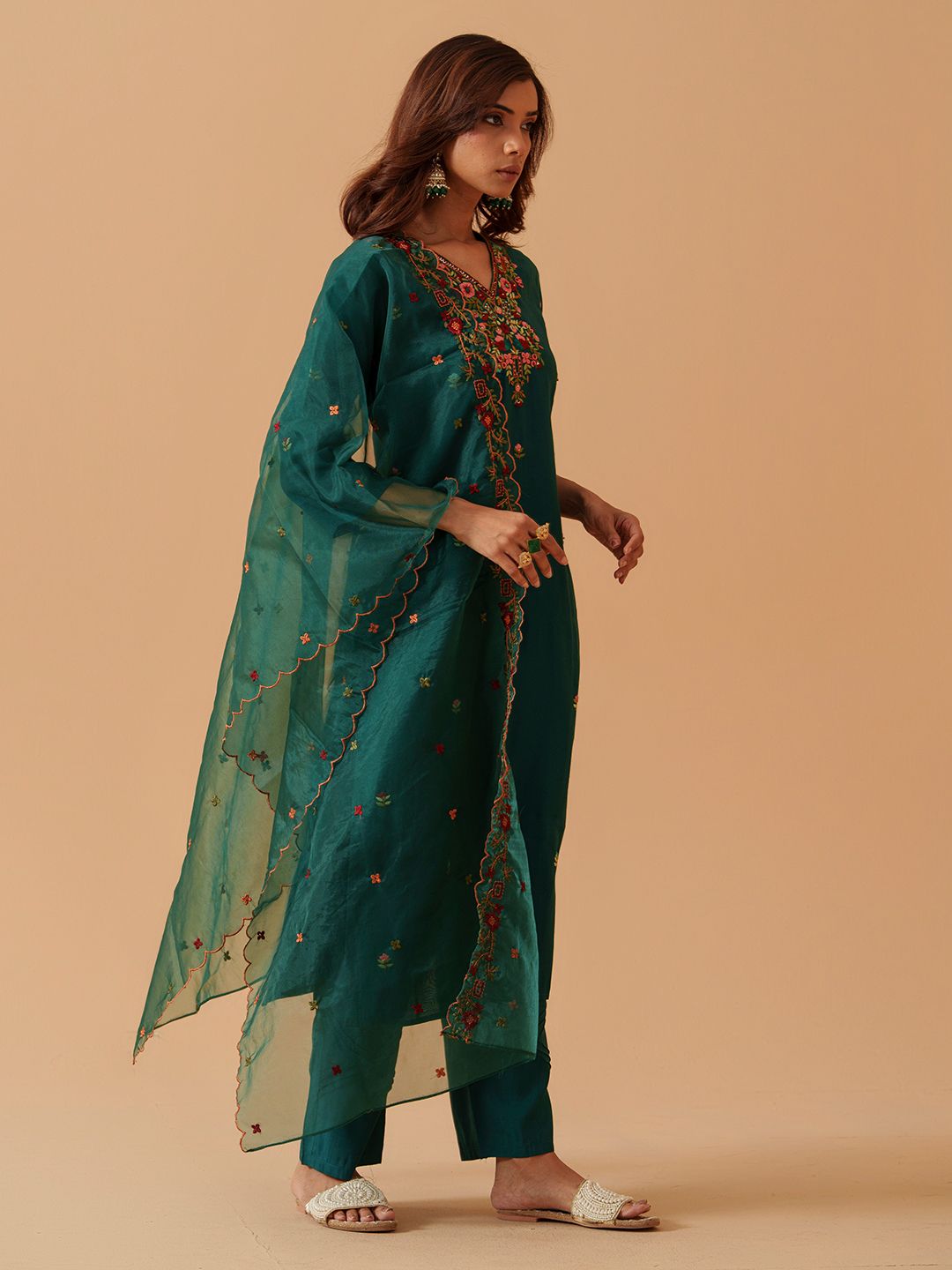 Dhiyona PD Women Women V-Neck Embroidered Kurta With Trousers & Dupatta