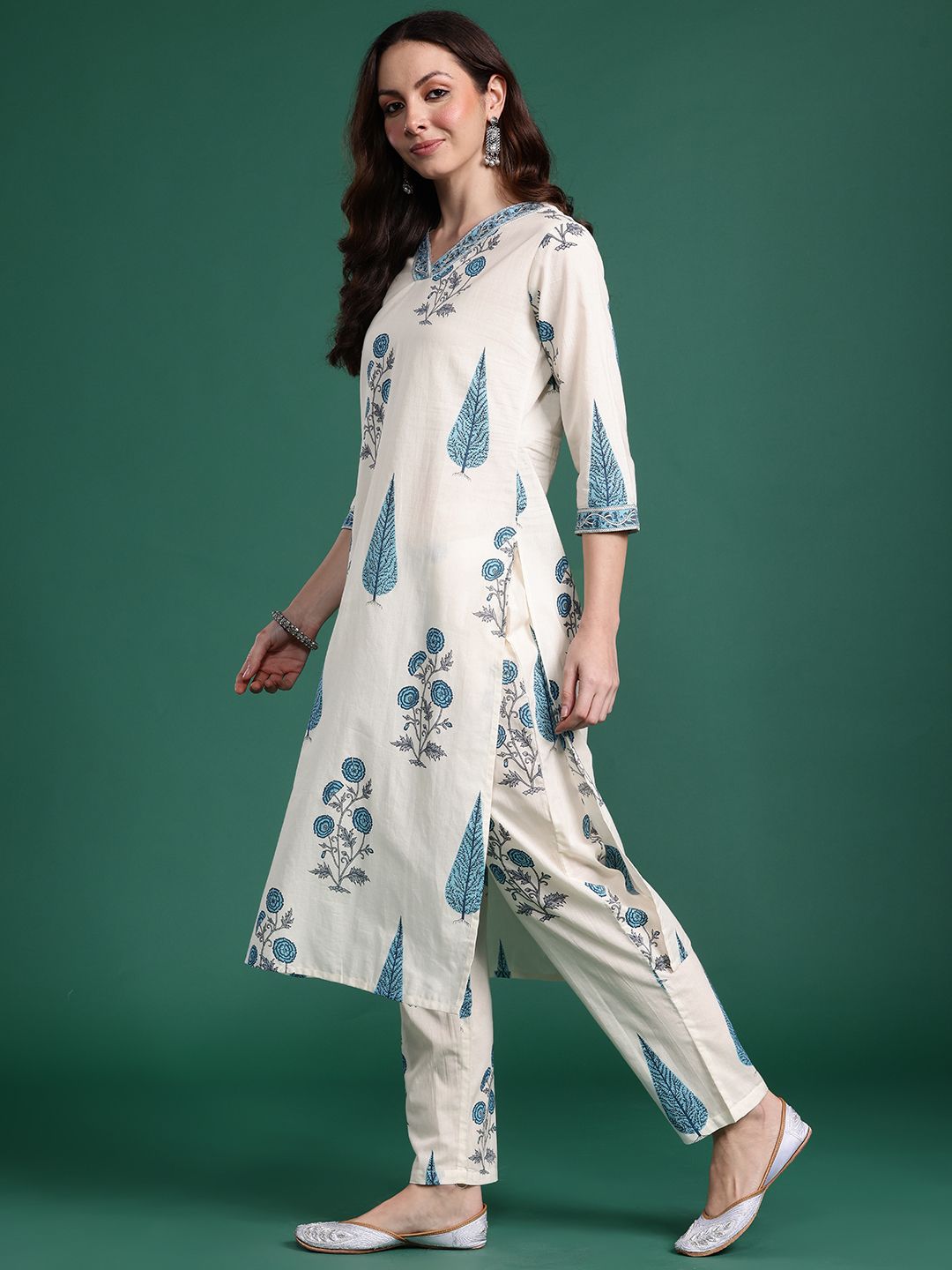 Dhiyona IE Floral Printed Regular Kurta with Trousers