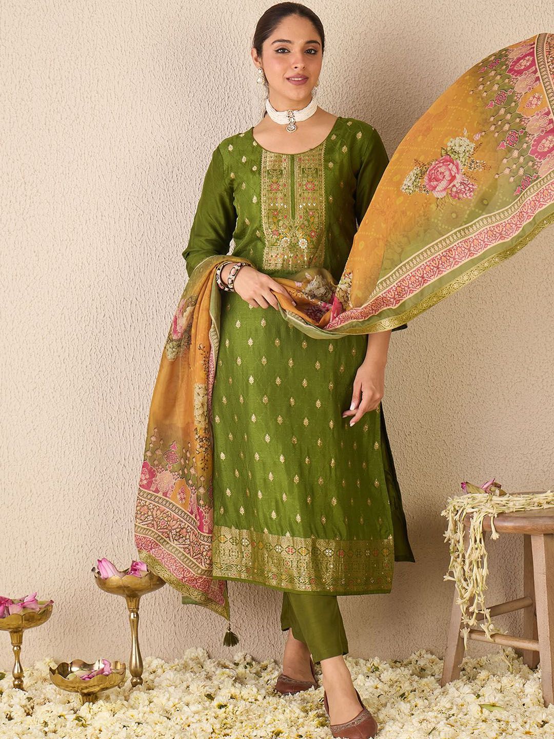 Floral Printed Round Neck Kurta With Trousers & Dupatta