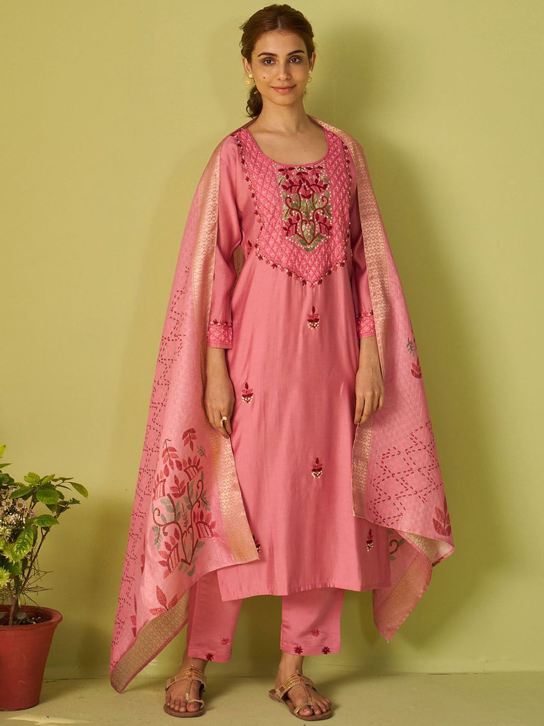 Dhiyona IE Women Floral Embroidered Kurta with Trousers & Dupatta