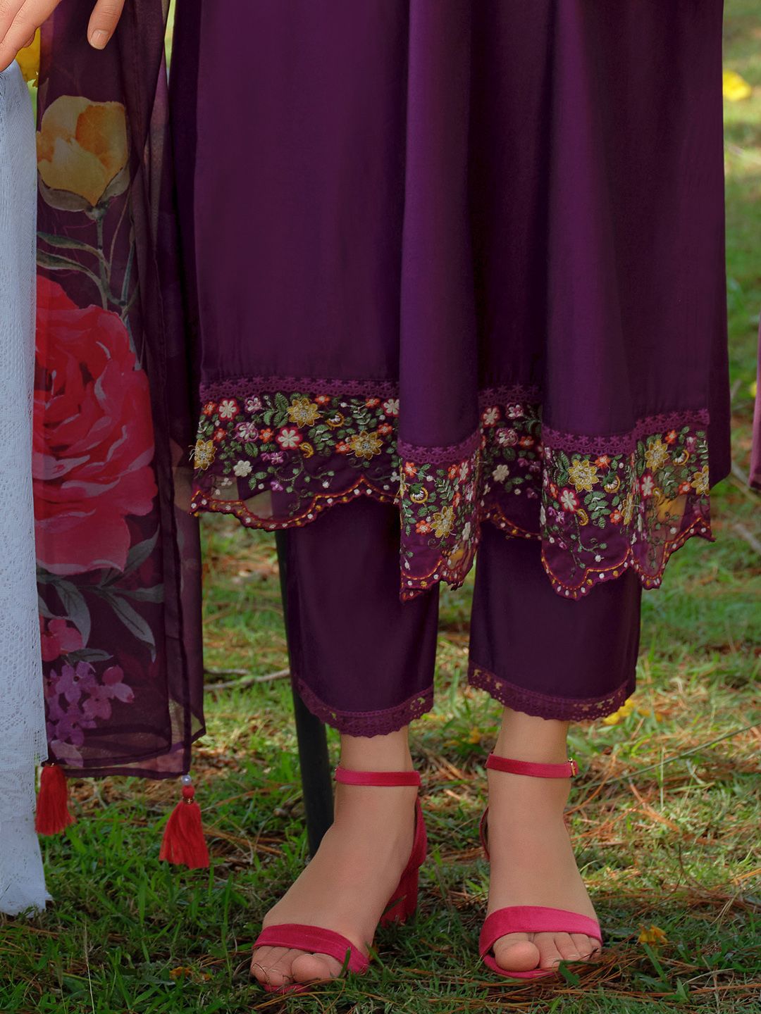 Floral Yoke Design Tie-Up Neck Thread Work A-Line Kurta & Trousers With Dupatta