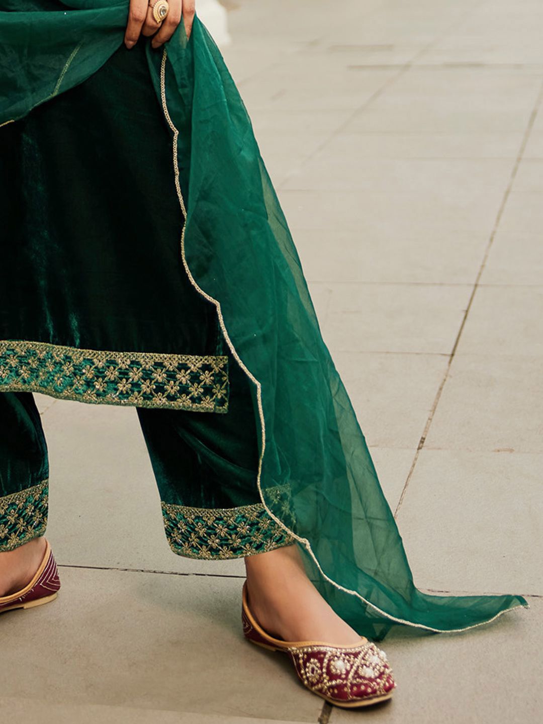 Women Ethnic Motifs Embroidered Regular Velvet Kurta with Trousers & With Dupatta