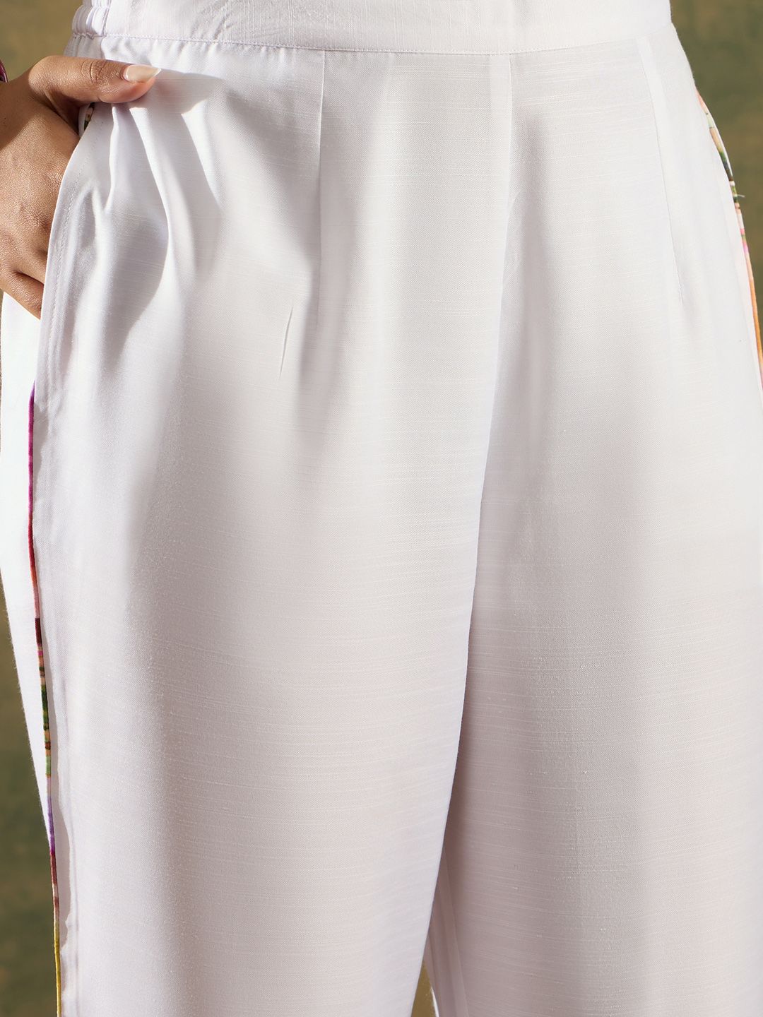 Women Floral Printed Regular Kurta with Trousers