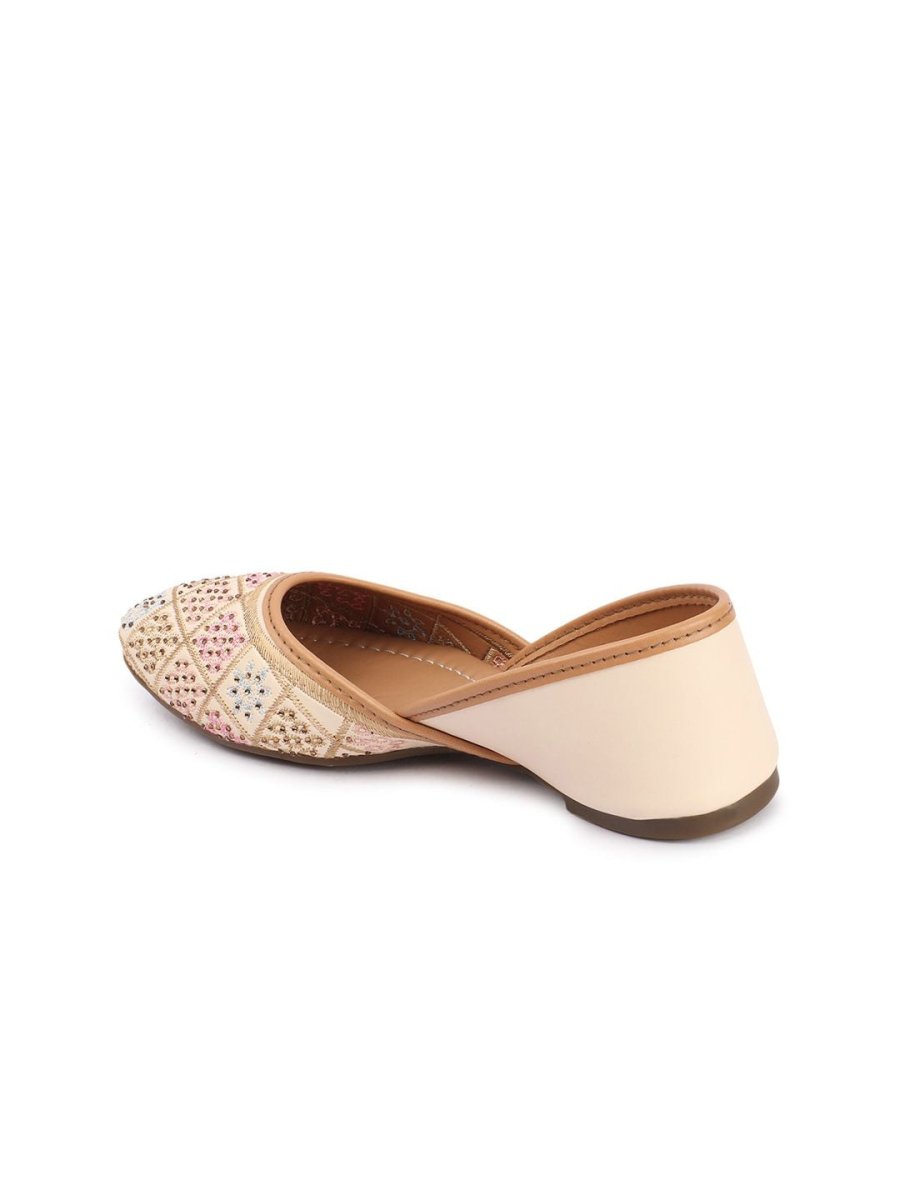 Dhiyona AK Embroidered Mojaris