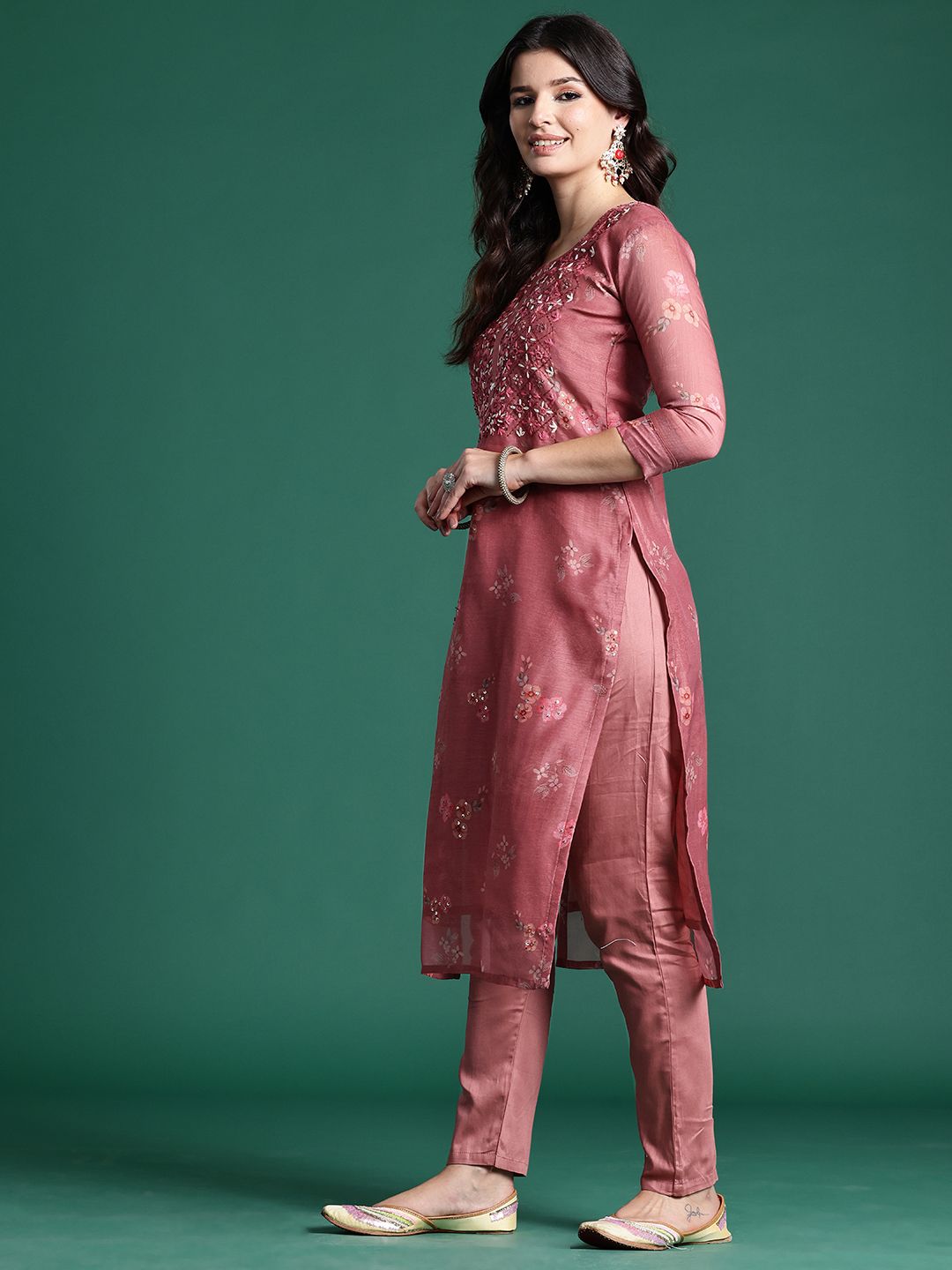 Women Floral Embroidered Thread Work Chanderi Silk Kurta Set