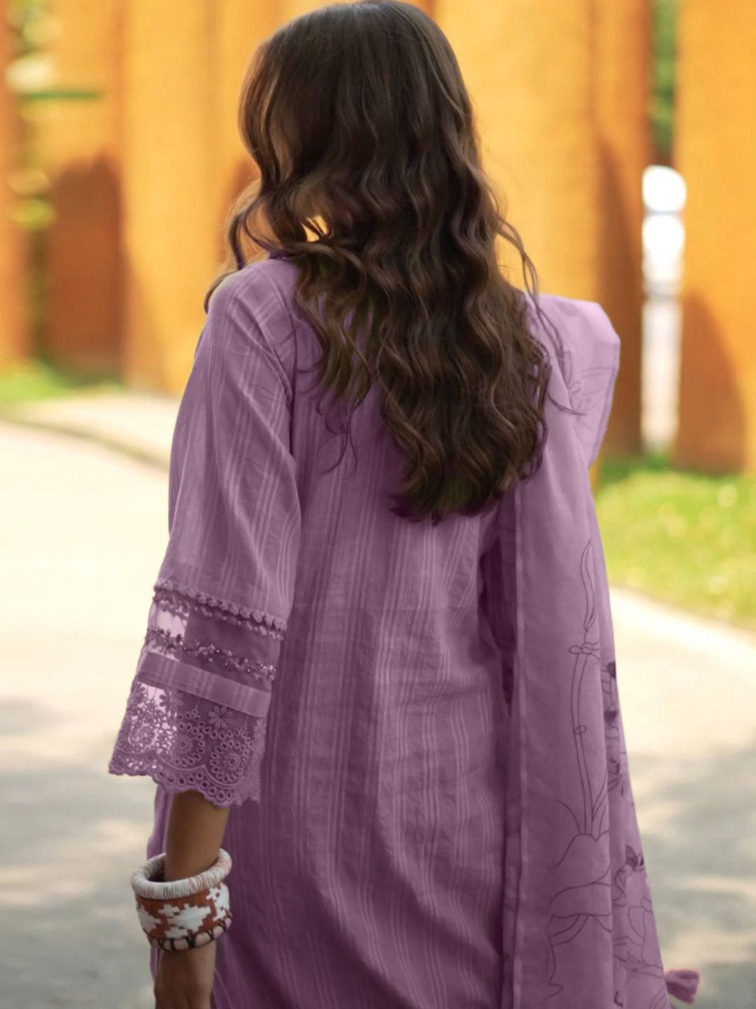 Women Floral Yoke Design Thread Work Linen Kurta with Trousers & With Dupatta