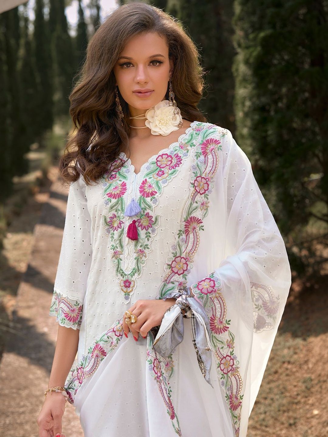 Women Floral Embroidered Regular Thread Work Pure Cotton Kurta with Trousers & With Dupatta