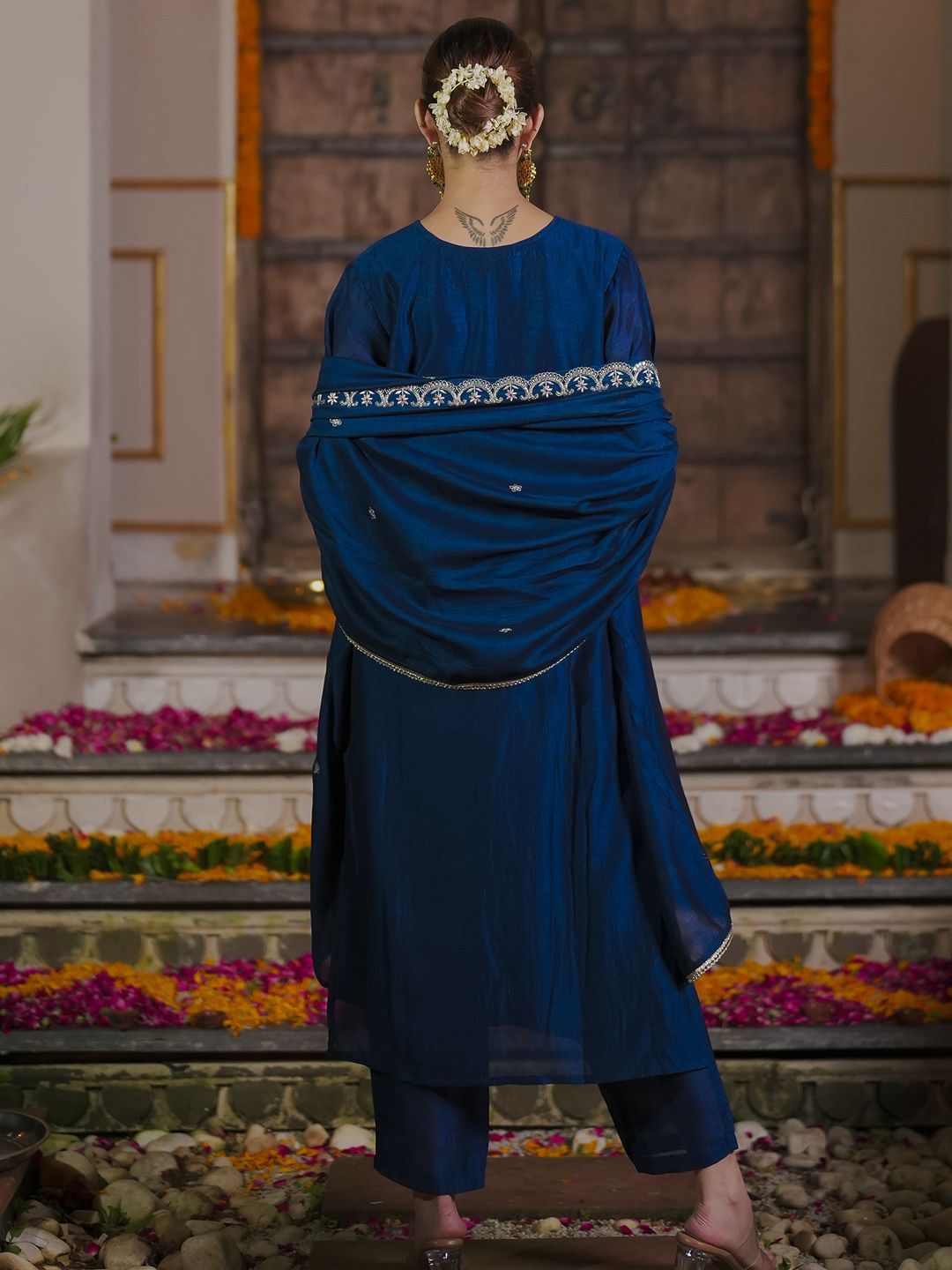 Dhiyona IE Women Ethnic Motifs Embroidered Regular Kurta with Trousers & With Dupatta