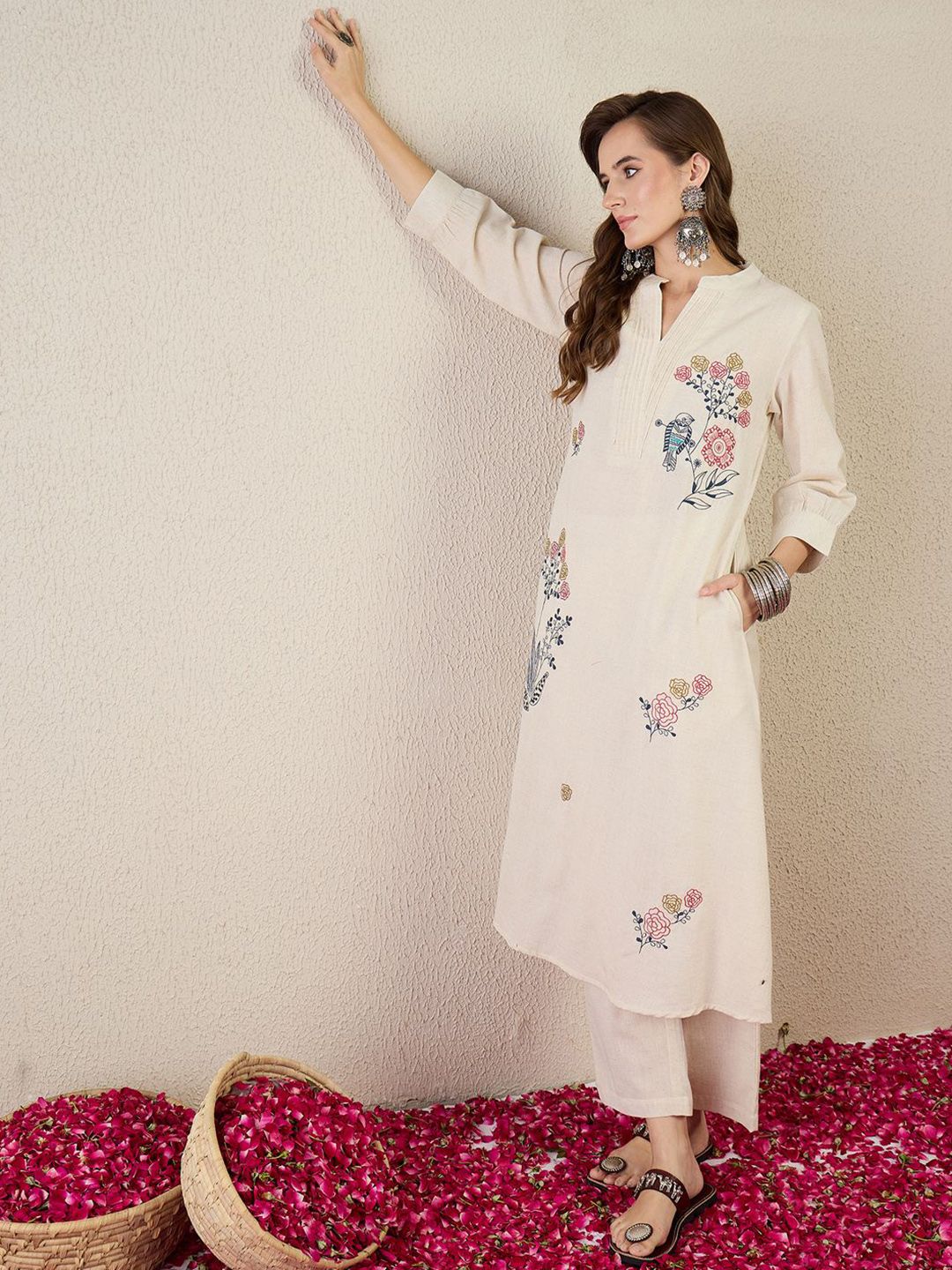 Women Floral Embroidered Thread Work Pure Cotton Kurta with Trousers