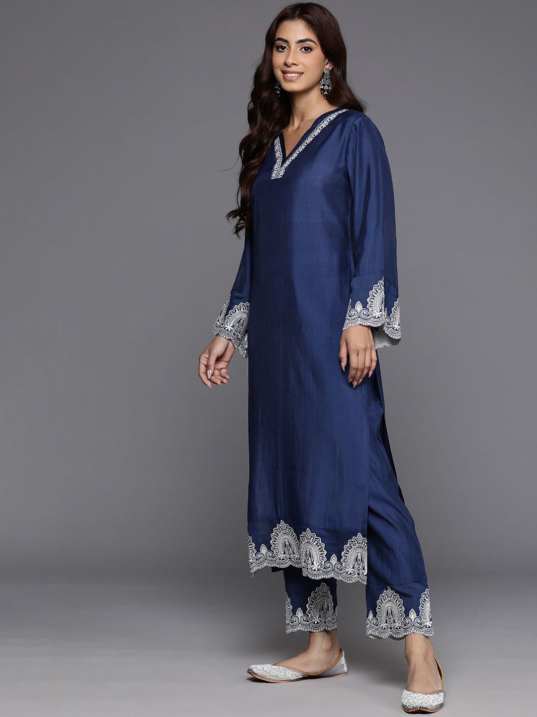 Dhiyona VA Women'sEthnic Thread Embroidered Kurta & Trousers With Dupatta