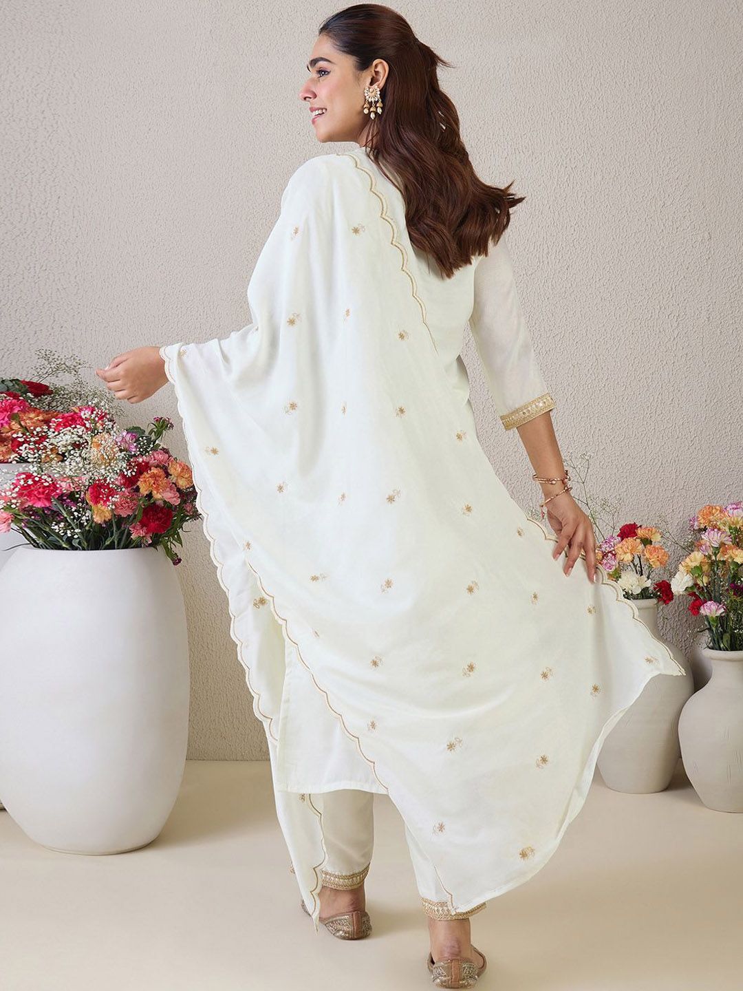 Dhiyona IE Women Paisley Embroidered Regular Kurta with Trousers & With Dupatta