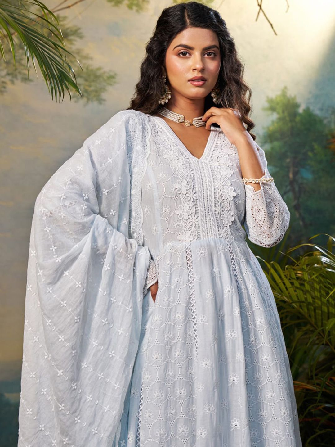 Women Floral Embroidered Regular Thread Work Kurta Trousers With Dupatta Set