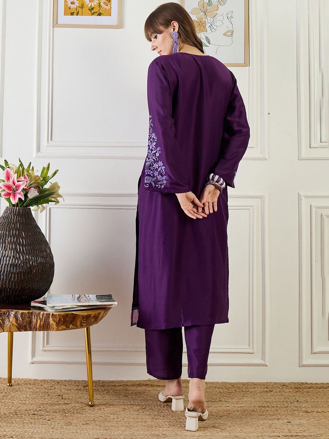 Ethnic Motifs Embroidered Straight Thread Work Kurta With Trouser