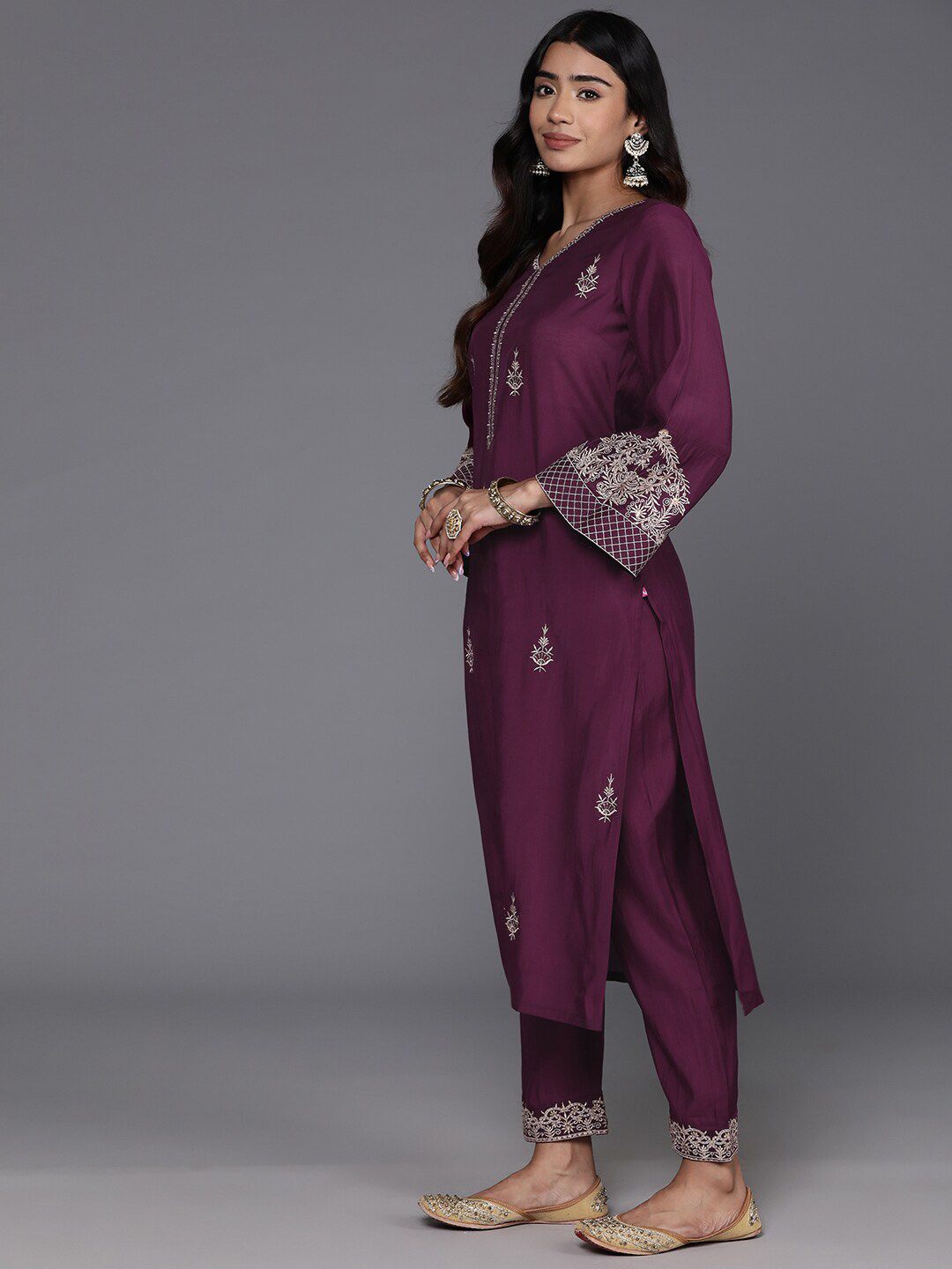 Dhiyona VA Women'sV-Neck Ethnic Motifs Embroidered Regular Kurta Set