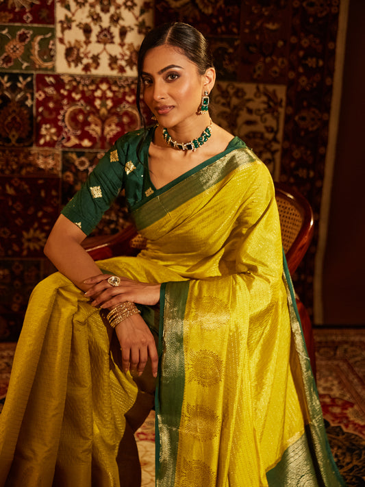Dhiyona KS Women's Striped Woven Design Zari Banarasi Saree
