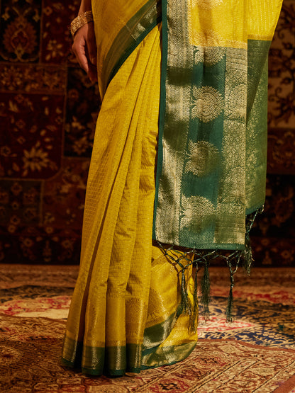 Dhiyona KS Women's Striped Woven Design Zari Banarasi Saree