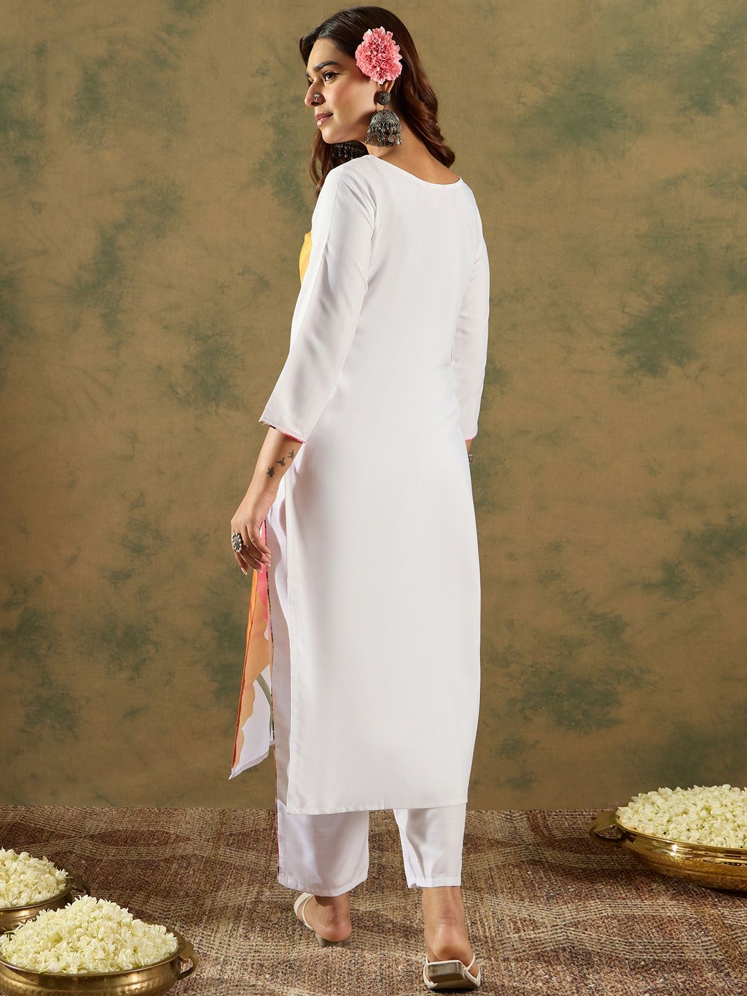 Women Floral Printed Regular Kurta with Trousers