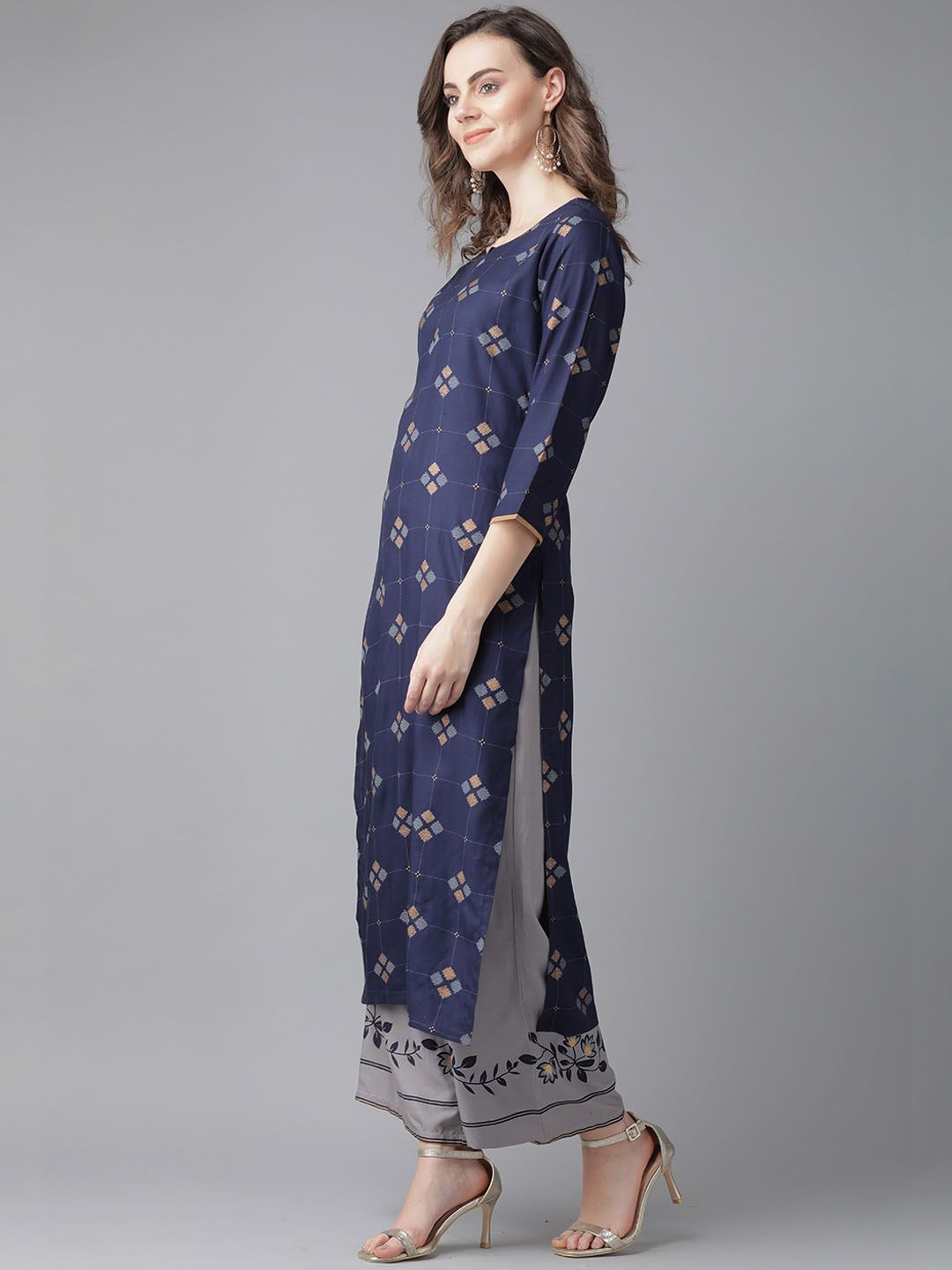 Dhiyona IE Women Navy Blue Floral Printed Thread Work Kurta