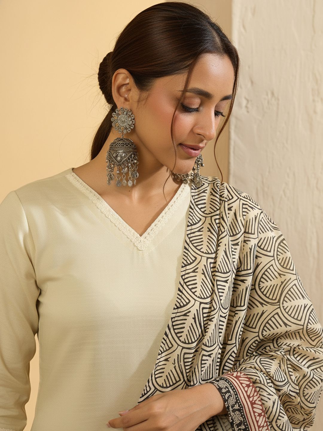Dhiyona IE Ethnic Motifs Straight Kurta With Trousers & Dupatta