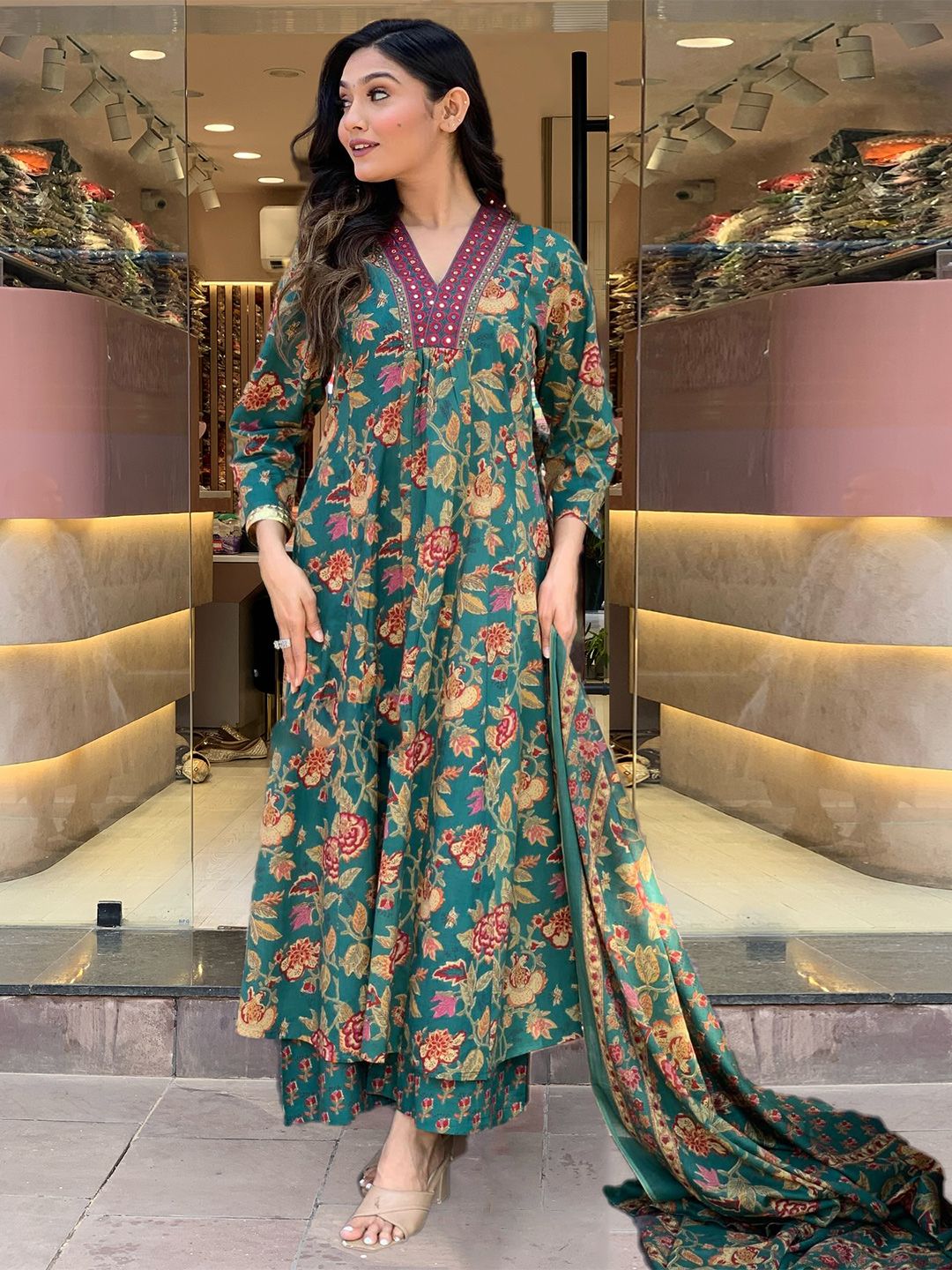 Dhiyona KL Women Floral Printed V-Neck Anarkali Kurta with Palazzos & Dupatta