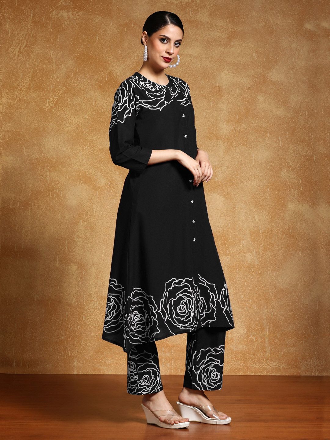 Dhiyona VA Women'sFloral Printed Mandarin Collar A-Line Pure Cotton Kurta With Trousers