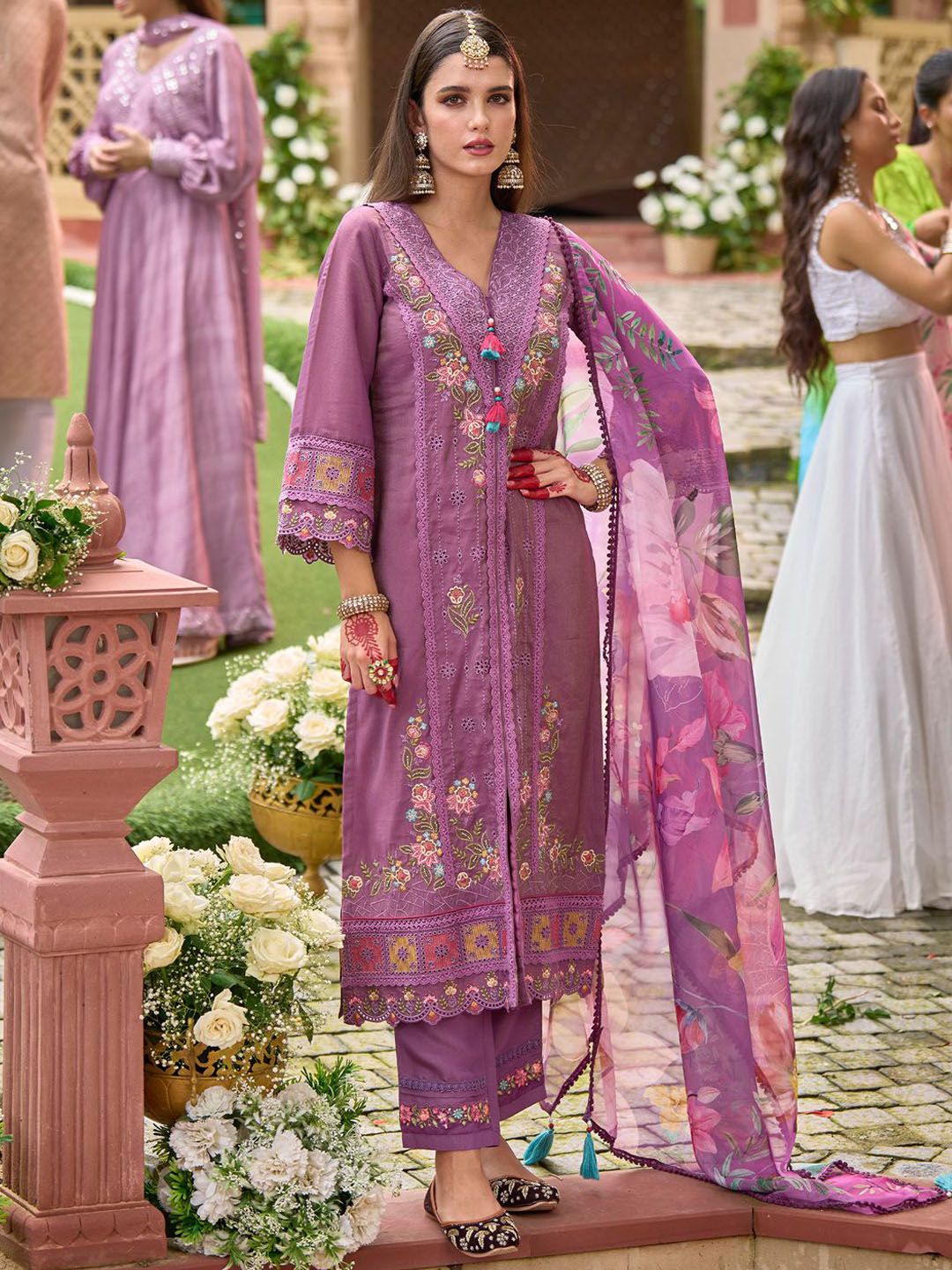 Dhiyona IE Women Floral Embroidered Panelled Thread Work Kurta with Trousers & With Dupatta