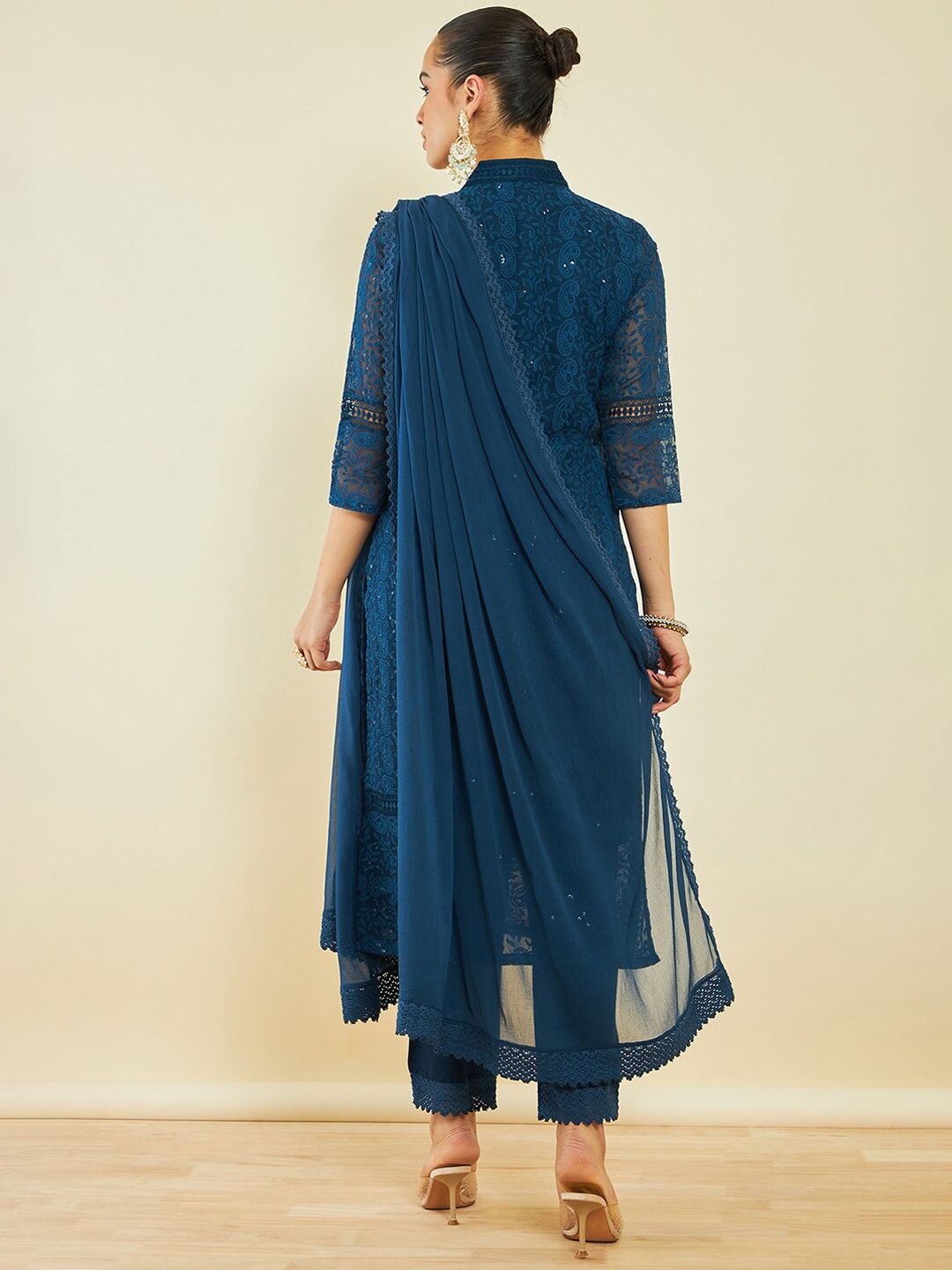 Dhiyona SO Women's Blue Paisey Embroidered Thread Work Straight Kurta & Trousers With Dupatta