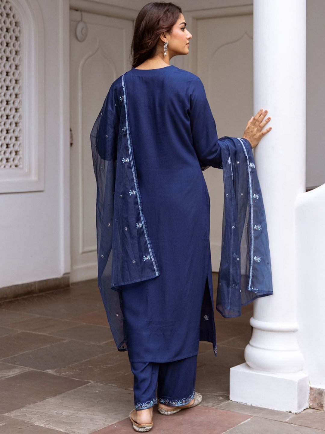 Dhiyona IE Women Floral Embroidered Regular Thread Work Kurta with Trousers & With Dupatta