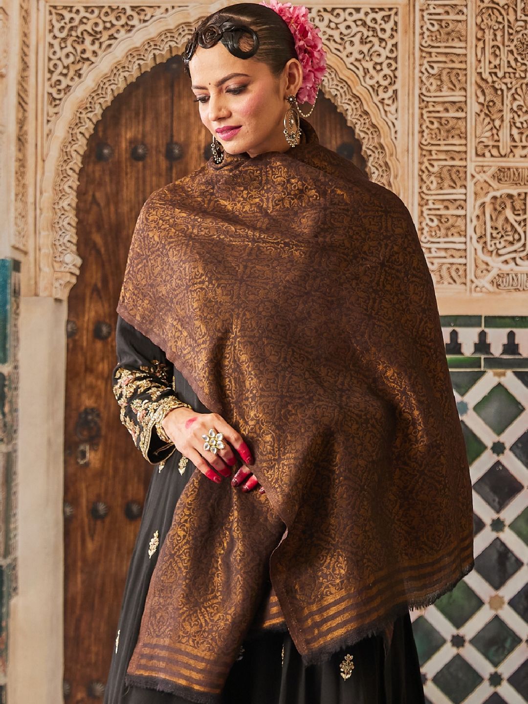 Dhiyona PA Women Floral Woven Design Reversible Shawl