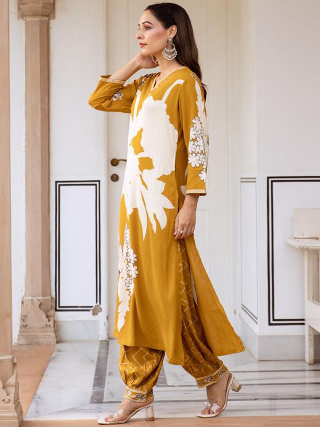 Women Floral Printed Regular Sequinned Kurta with Salwar